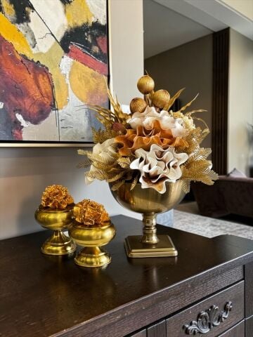 Lale Saksı Çiçek Aranjmanı & 2’li Mercan Ayaklı Kutu – 3 Parça Set (Eskitme)