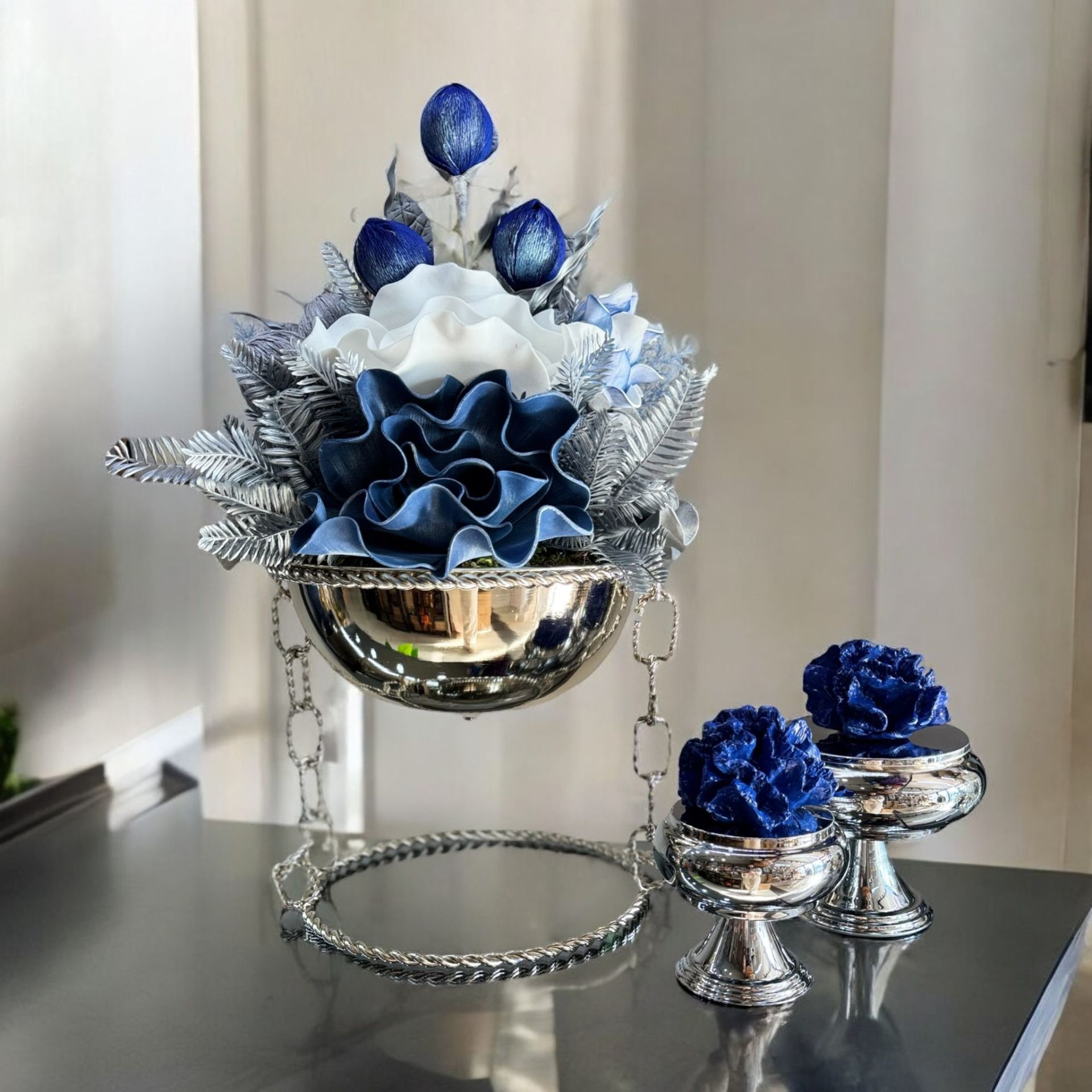 Zincir Saksı Çiçek aranjmanı & 2'li Mercan Ayaklı Kutu 3 Parça Set Gümüş