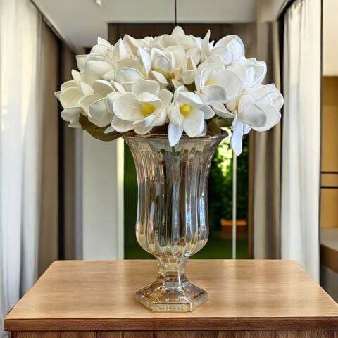 Bal Ayaklı Çizgili Cam Vazo Manolya Aranjmanı 5 Buket