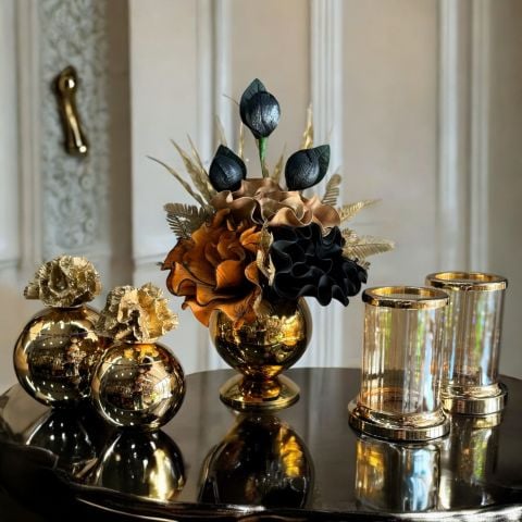 Dekoratif Çiçek aranjmanı & 2'li Mercan Tombul Kutu & 2'li Mumluk  5 Parça Set Gold