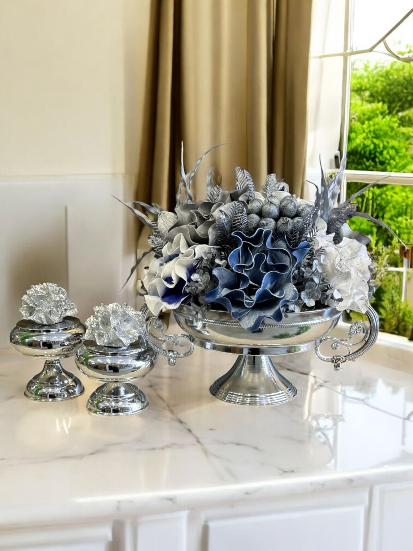 Zamak Kollu Saksı Aranjmanı & 2'li Mercan Ayaklı Kutu – 3 Parça Gümüş Set