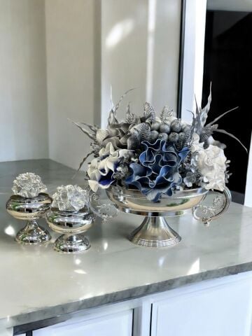 Zamak Kollu Saksı Aranjmanı & 2'li Mercan Ayaklı Kutu – 3 Parça Gümüş Set