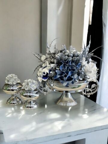 Zamak Kollu Saksı Aranjmanı & 2'li Mercan Ayaklı Kutu – 3 Parça Gümüş Set